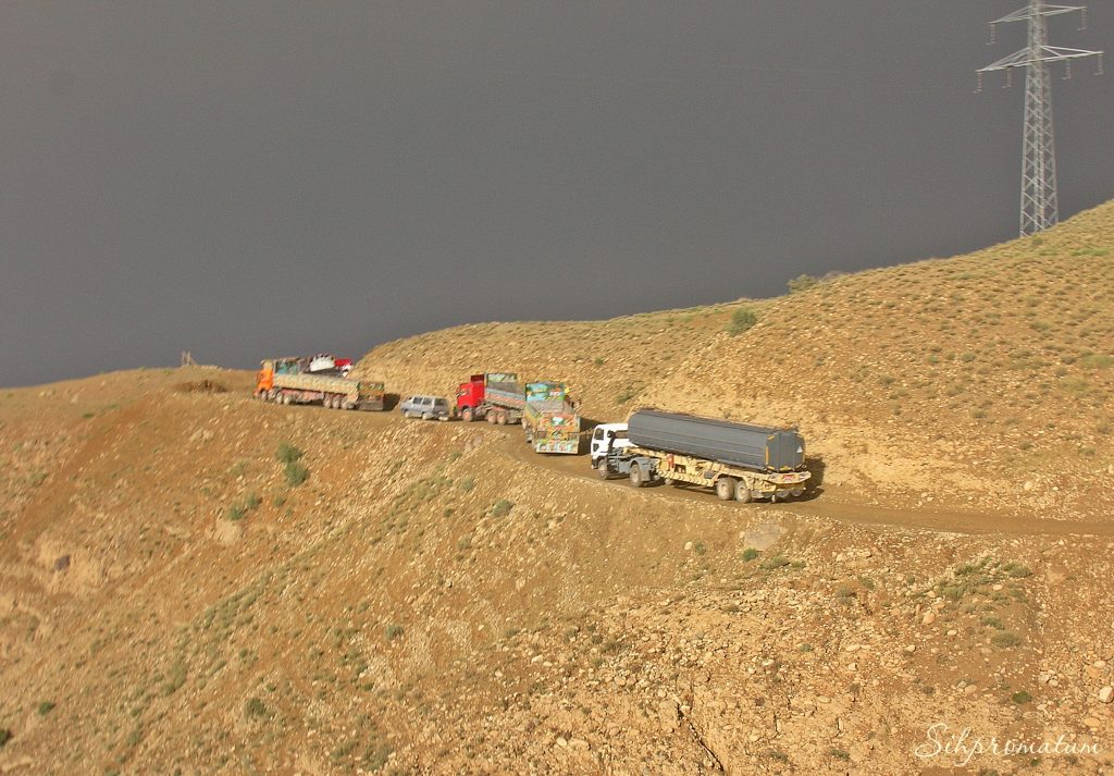 10-Gazing-over-the-precipice-we-saw-dozens-of-vehicles-formed-a-metal-cemetery-Khyber-Pass-Afghanistan.-1024x713