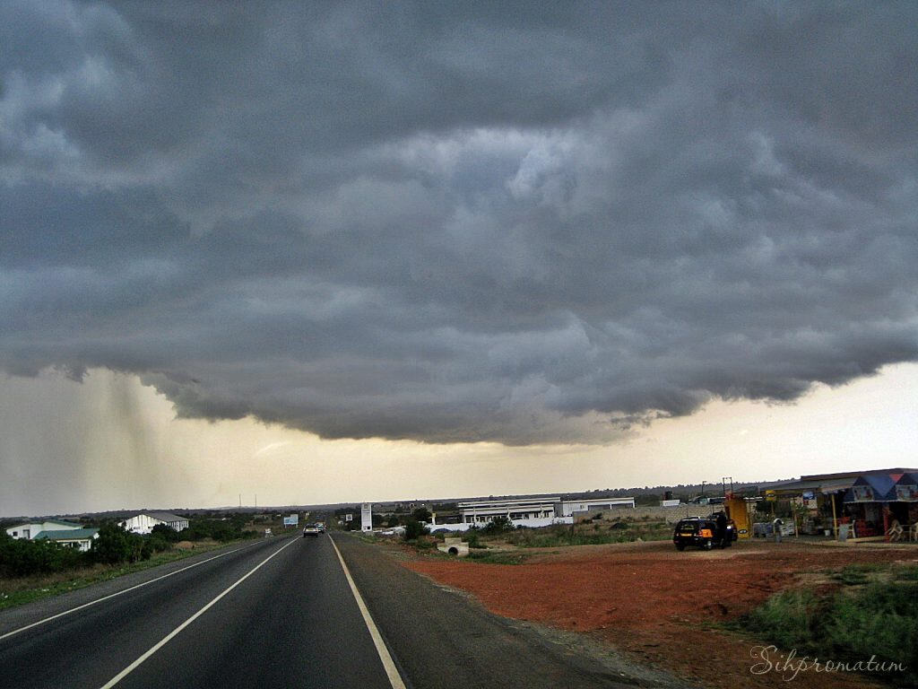 15-A-refreshingly-smooth-road-found-in-Benin-West-Africa.-1024x768