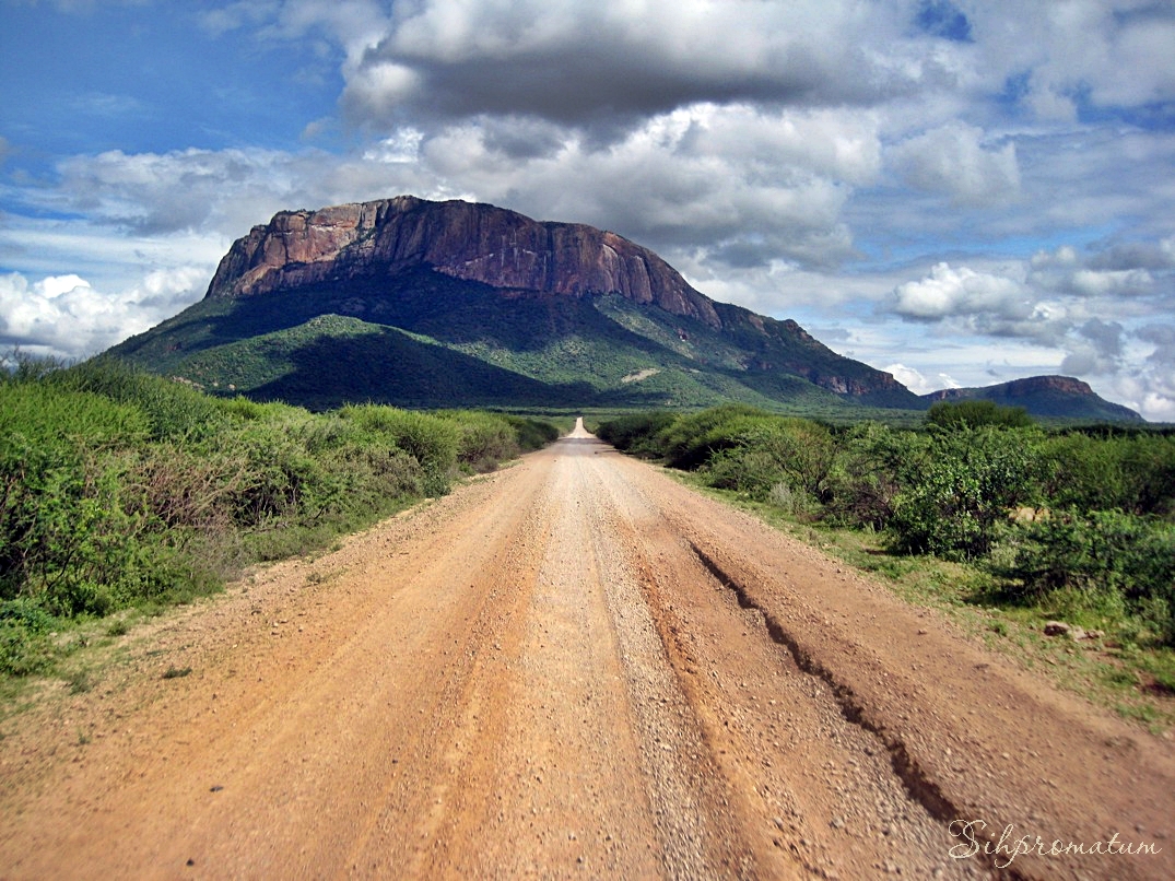 17-Driving-towards-the-most-beautiful-escarpment-through-a-splash-of-color-in-Angola.-