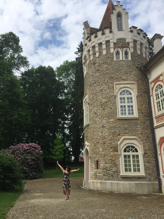 Castle-like-fantasy-stay-at-Chateau-Heralec