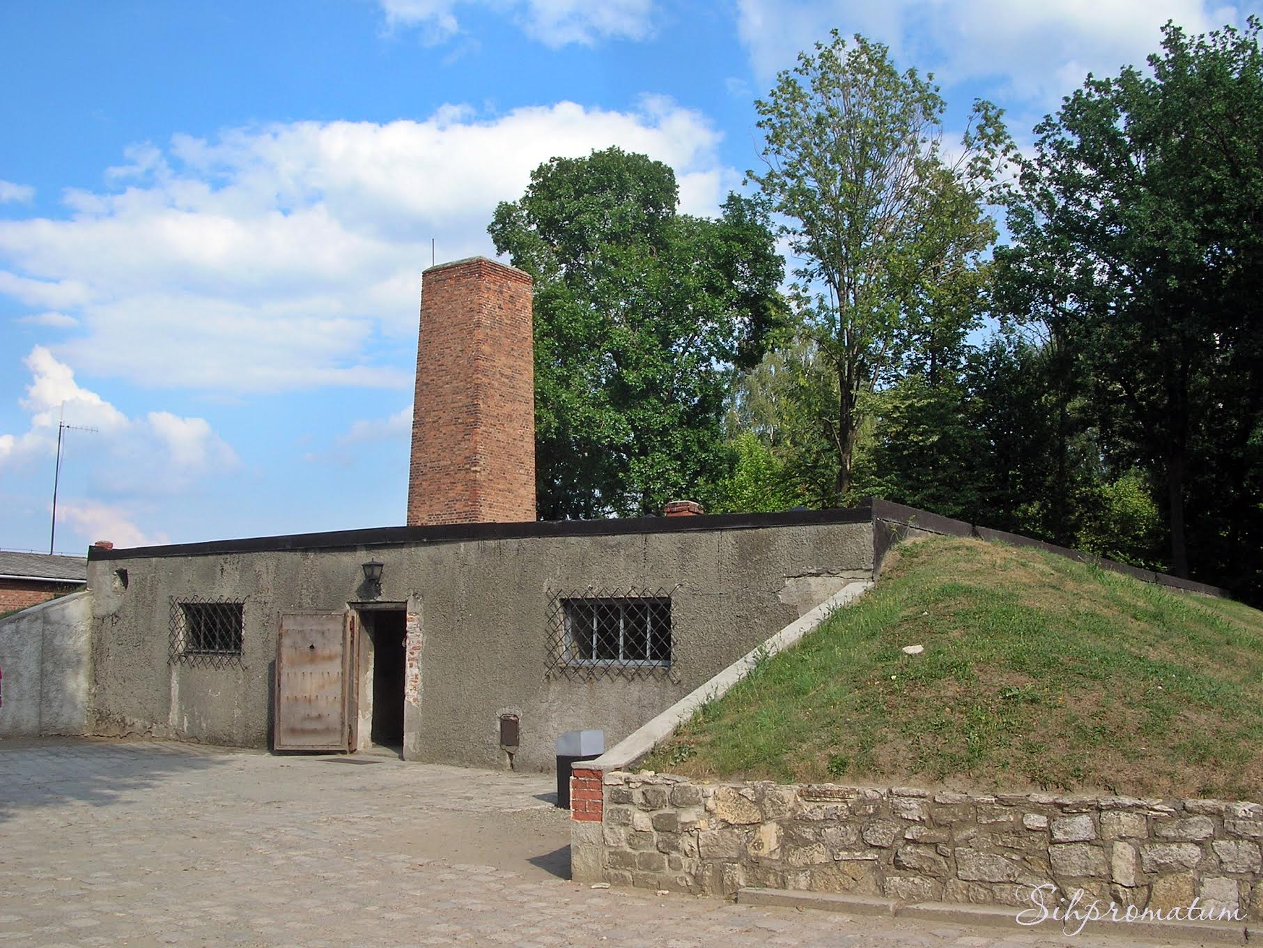 Crematorium-at-Auschwitz-where-thousands-of-bodies-were-burned-each-and-every-day.