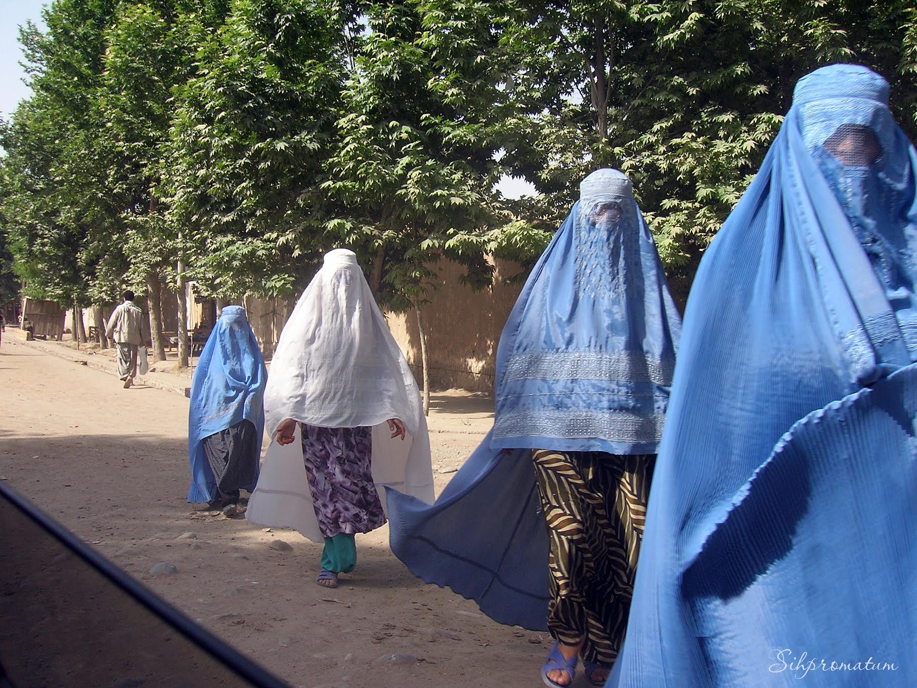 Four-wives-in-local-dress-walking-the-streets-of-Kabul.-1