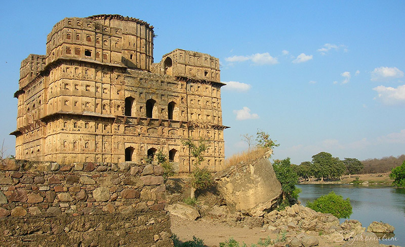 Impressive-ruins-of-Orchha