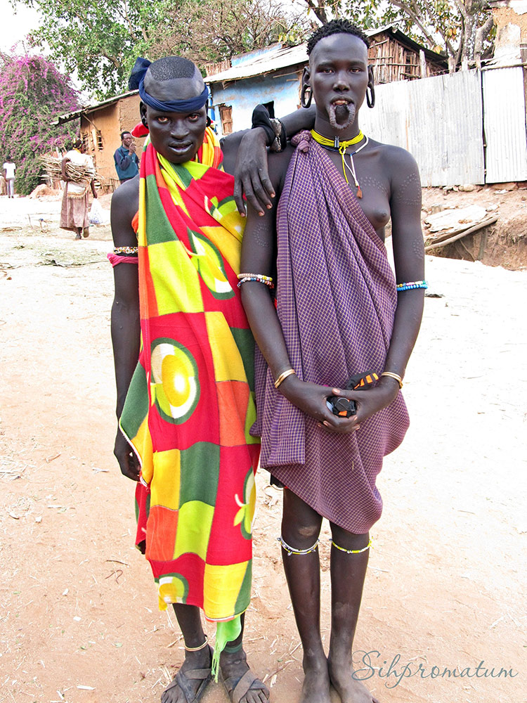 Lip-plate-culture-in-Ethiopia