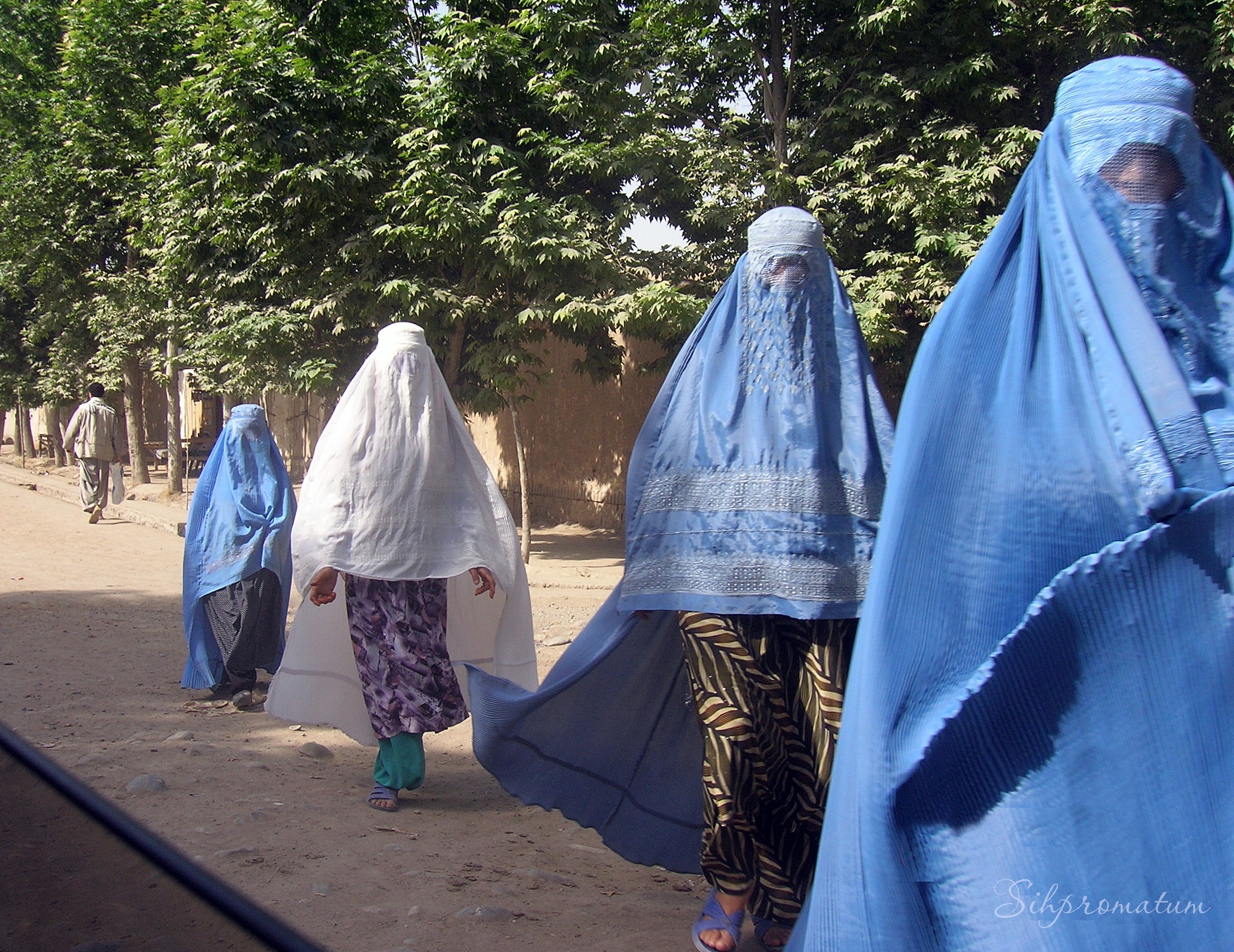 Local-women-in-Kabul-Afghanistan