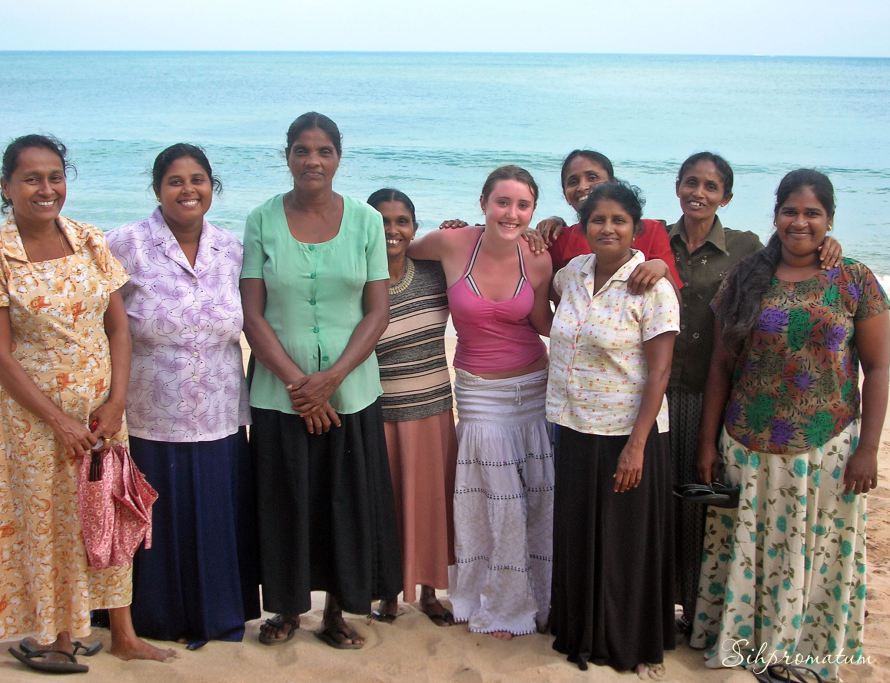 Meeting-local-women-on-the-beaches-in-Sri-Lanka.-