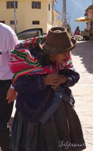 Older-Peruvian-woman-in-traditional-dress