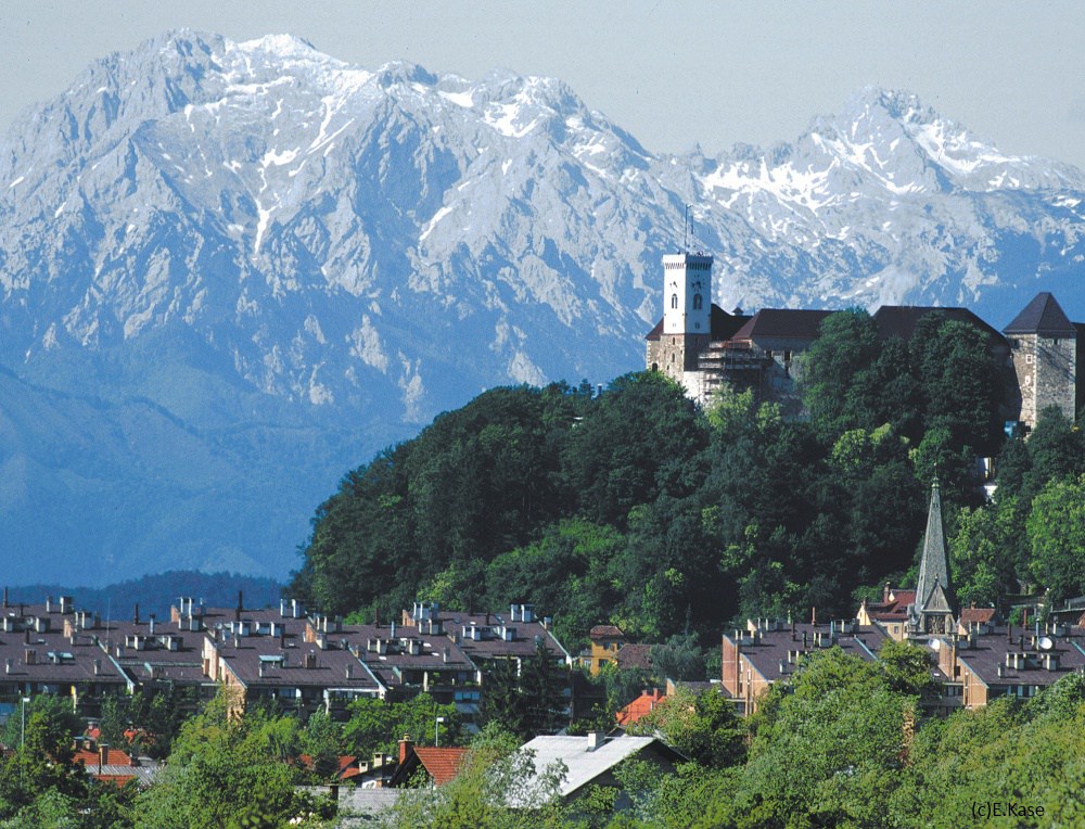 slovenia_castle_mountains