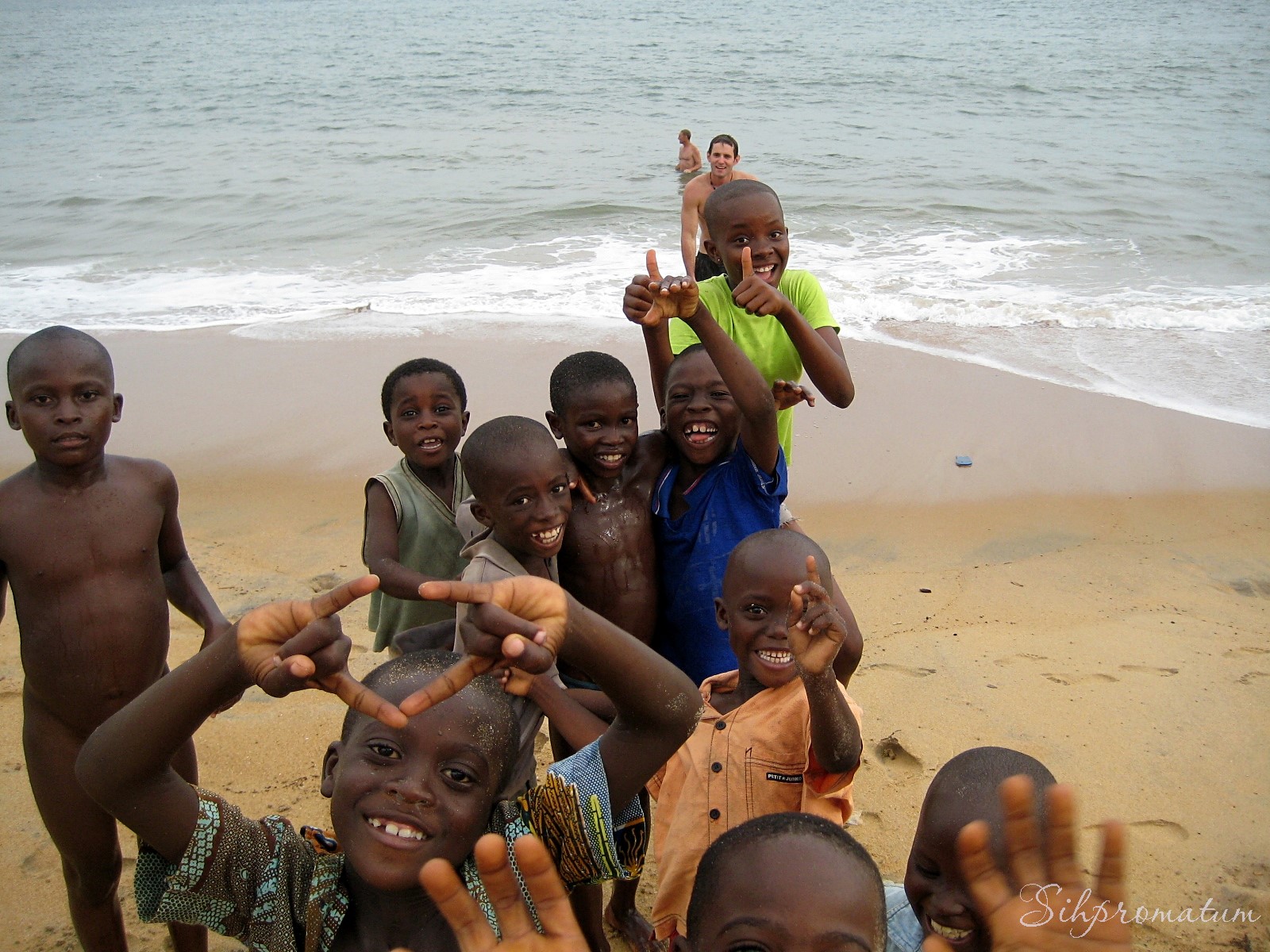 Swimming-with-local-children-in-Freetown-Sierra-Leone