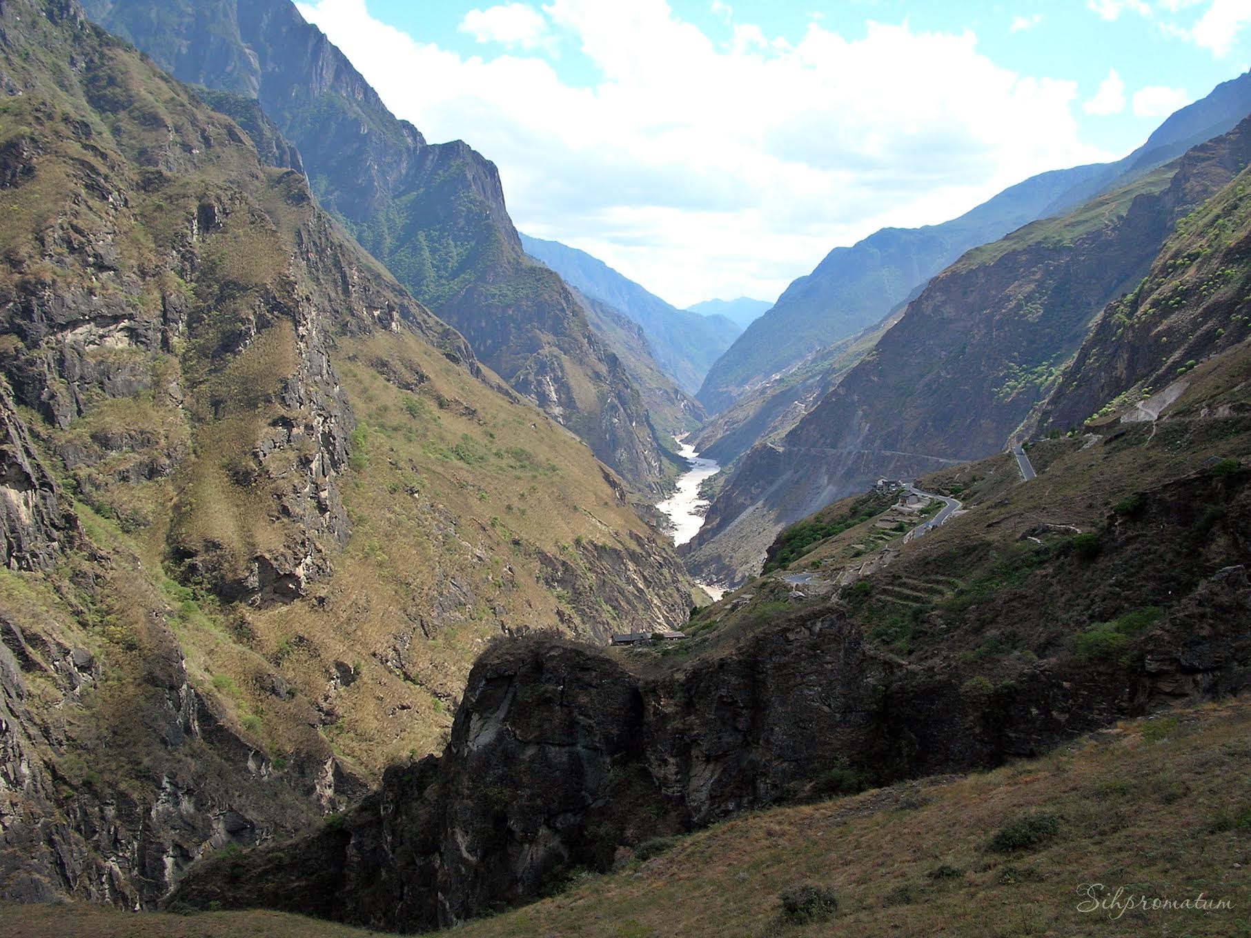 Tiger-Leaping-Gorge-China.