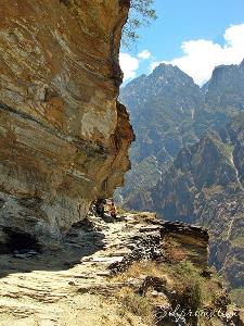 Trekking-the-Tiger-Leaping-Gorge-in-China
